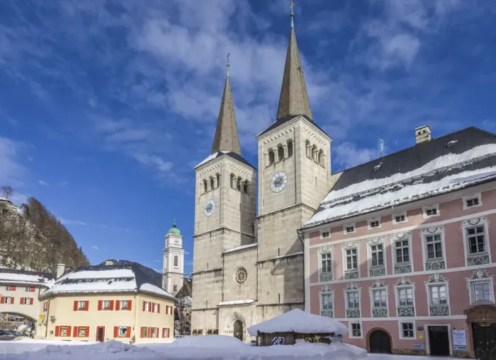 Framed Print : Royal Berchtesgaden Castle with Collegiate Church and Schlossplatz, Upper Bavaria Framed Print : Royal Berchtesgaden Castle with Collegiate Church and Schlossplatz, Upper Bavaria