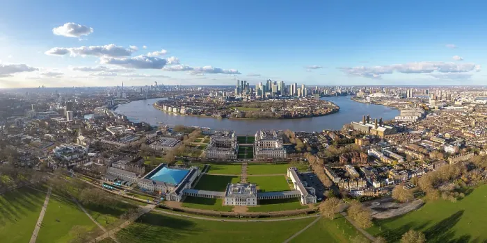 Framed Print : Royal Naval College, (Canary Wharf, Isle of Dogs and the River Thames behind) from Greenwich park, Greenwich, London