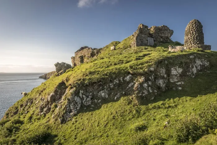 Framed Print : Ruins of Duntulm Castle in the north of the Trotternish Peninsula, Isle of Skye Framed Print : Ruins of Duntulm Castle in the north of the Trotternish Peninsula, Isle of Skye