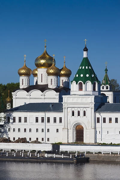 Russia, Kostroma Oblast, Golden Ring, Kostroma, Monastery of St. Ipaty and Kostroma River