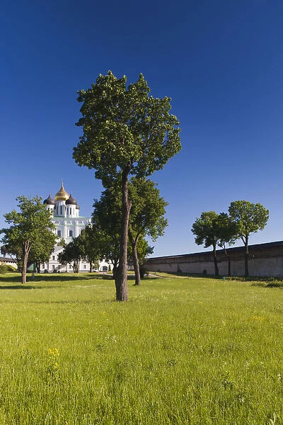 Russia, Pskovskaya Oblast, Pskov, Pskov Kremlin and Trinity Cathedral