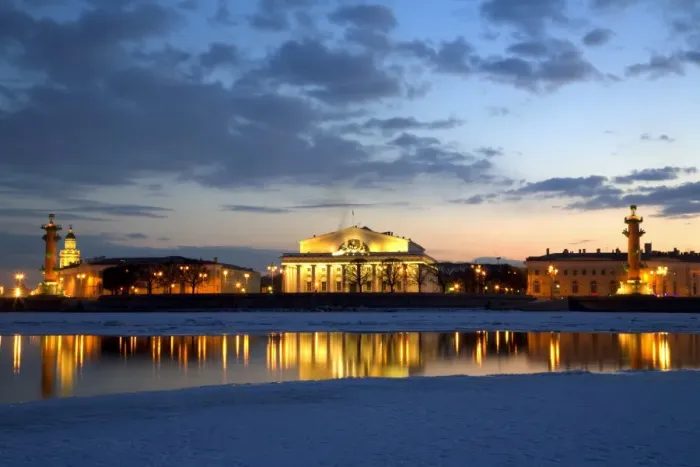 Framed Print : Russia, St. Petersburg;The partly frozen Neva River with the Maritime Musem & two rostral columns Framed Print : Russia, St. Petersburg;The partly frozen Neva River with the Maritime Musem & two rostral columns