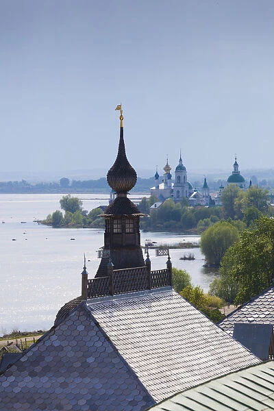 Russia, Yaroslavl Oblast, Golden Ring, Rostov-Veliky, Rostov Kremlin towards Lake Nero