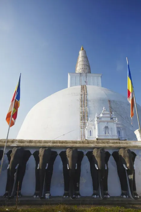 Framed Print : Ruvanvelisaya Dagoba, Anuradhapura, (UNESCO World Heritage Site), North Central Province