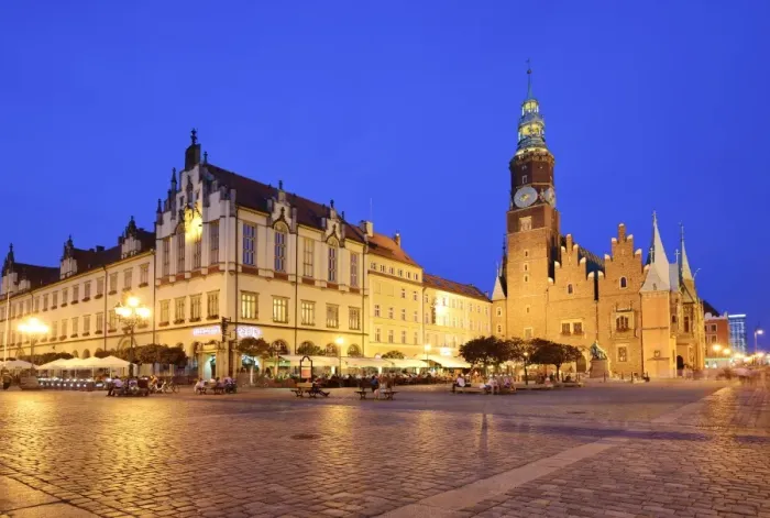Framed Print : The Rynek (Market Square) and the Old Town Hall (Stary Ratusz) Framed Print : The Rynek (Market Square) and the Old Town Hall (Stary Ratusz)