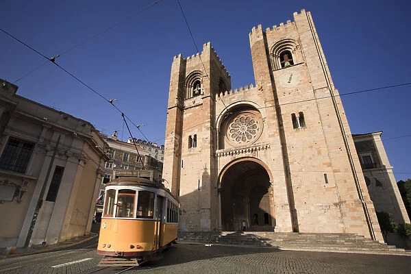 Sa (Cathedral), Alfama District, Lisbon, Portugal