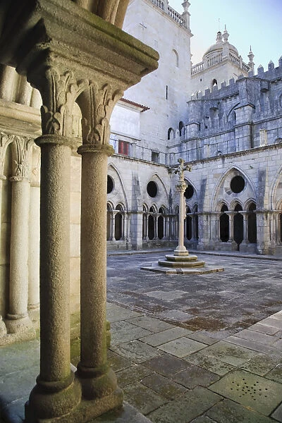 Sa (Cathedral) cloisters, Porto Old Town (UNESCO World Heritage), Portugal
