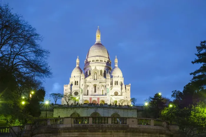 Framed Print : Sacre-Coeur Basilica on the hill of Montmartre at night, Paris, Ile-de-France, France Framed Print : Sacre-Coeur Basilica on the hill of Montmartre at night, Paris, Ile-de-France, France