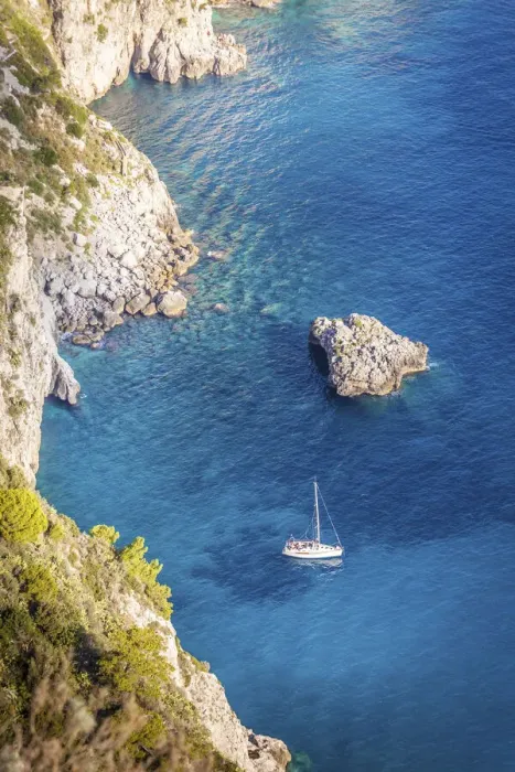 Framed Print : Sailboat in blue bay at the Faraglione rocks on Capri, Capri Island, Gulf of Naples Framed Print : Sailboat in blue bay at the Faraglione rocks on Capri, Capri Island, Gulf of Naples