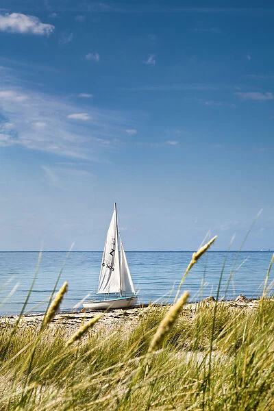 Sailing boat, beach, FlAogge, Fehmarn island, Baltic coast, Schleswig-Holstein, Germany