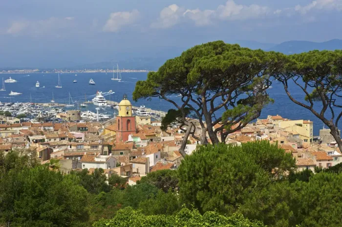 Framed Print : Saint Tropez, Var, Cote Azur, Provence-Alpes-Cote d Azur, France