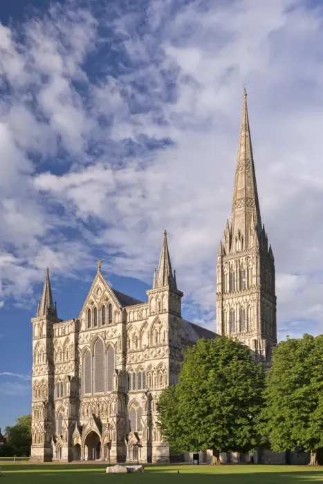 Framed Print : Salisbury Cathedral on a summer evening, Salisbury, Wiltshire, England. Summer (July) Framed Print : Salisbury Cathedral on a summer evening, Salisbury, Wiltshire, England. Summer (July)