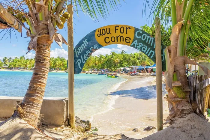 Framed Print : Salt Whistle bay Beach, Mayreau Island, in the Tobago cays in the Grenadines Islands, Saint Vincent and the Grenadines, Caribbean