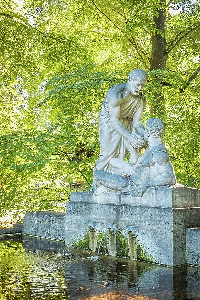 Samaritan fountain (created in 1915 by Hugo Kaufmann) in the spa gardens of Bad Homburg vor der Hoehe, Taunus, Hesse, Germany