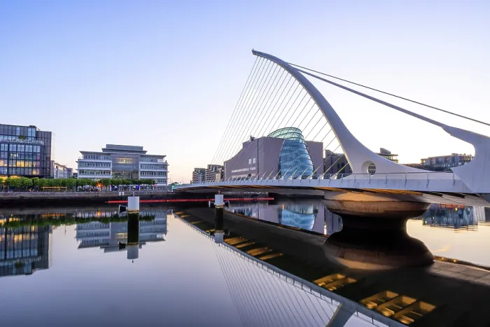Framed Print : Samuel Beckett Bridge over the River Liffey, Dublin, Ireland Framed Print : Samuel Beckett Bridge over the River Liffey, Dublin, Ireland