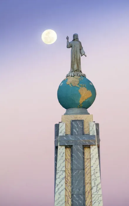 Framed Print : San Salvador, El Salvador, Full Moon, Dawn, Monument To The Divine Savior Of The World Framed Print : San Salvador, El Salvador, Full Moon, Dawn, Monument To The Divine Savior Of The World