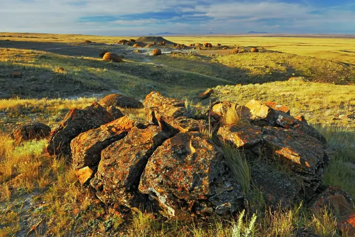 Framed Print : Sandstone concretions on the Canadian prairie, Alberta, Canada Framed Print : Sandstone concretions on the Canadian prairie, Alberta, Canada
