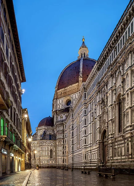 Santa Maria del Fiore Cathedral at dawn, Florence, Tuscany, Italy
