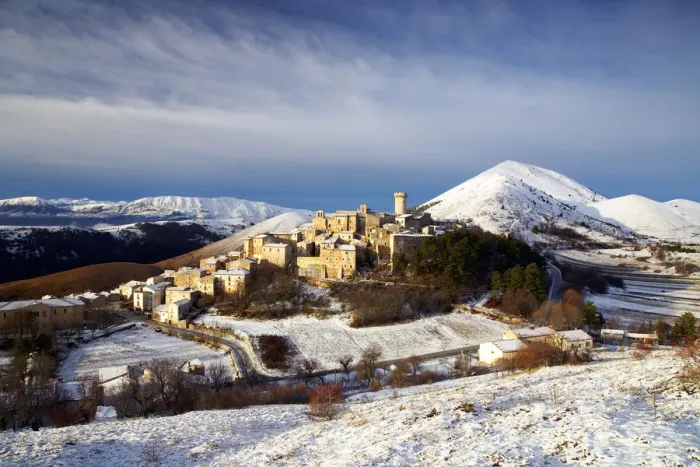 Framed Print : Santo Stefano di Sessanio in Winter, Abruzzo, Italy Framed Print : Santo Stefano di Sessanio in Winter, Abruzzo, Italy