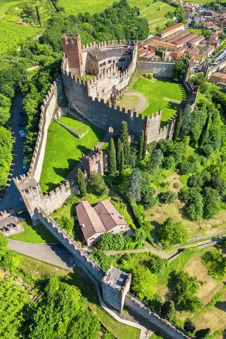 Framed Print : Scaligero castle of Soave in summer. Verona district, Veneto, Italy