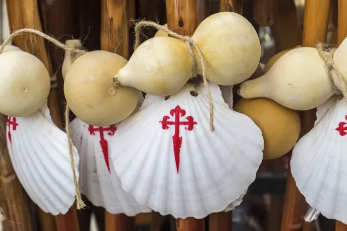 Framed Print : Scallop shell & walking sticks, symbol of The Camino de Santiago pilgrimage walk