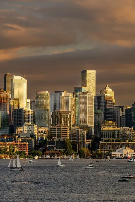 Framed Print : Scenic sunset view of Lake Union and downtowns skyline, Seattle, Washington, USA Framed Print : Scenic sunset view of Lake Union and downtowns skyline, Seattle, Washington, USA