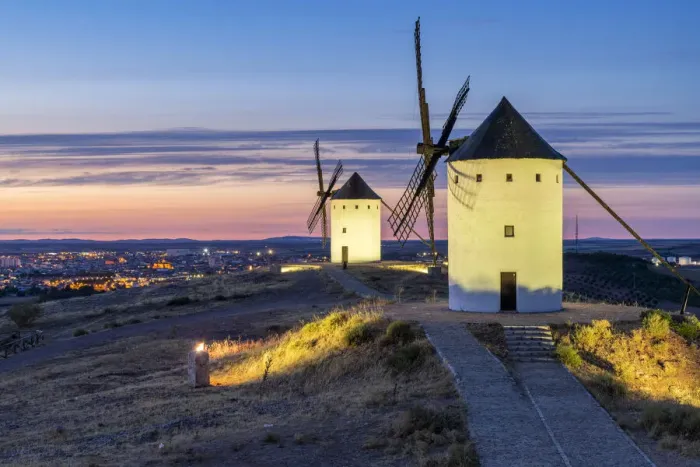 Framed Print : Scenic sunset view over the old Spanish windmills in Alcazar de San Juan Framed Print : Scenic sunset view over the old Spanish windmills in Alcazar de San Juan