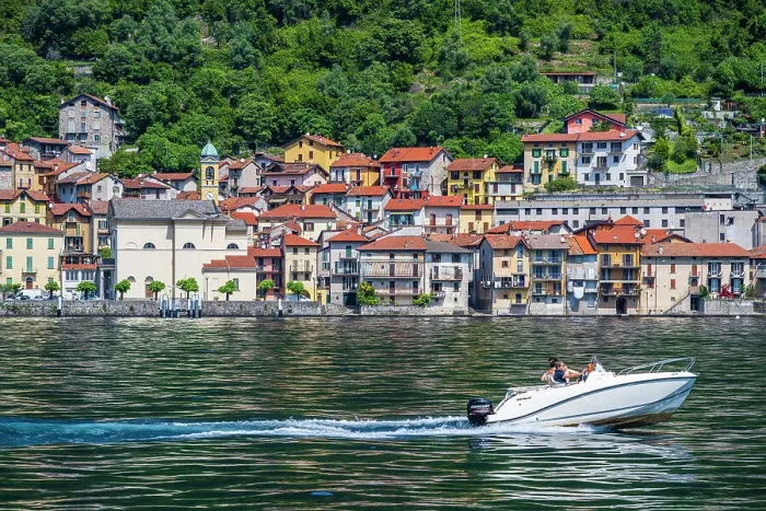 Framed Print : Scenic view of Lake Como, Lombardy, Italy Framed Print : Scenic view of Lake Como, Lombardy, Italy