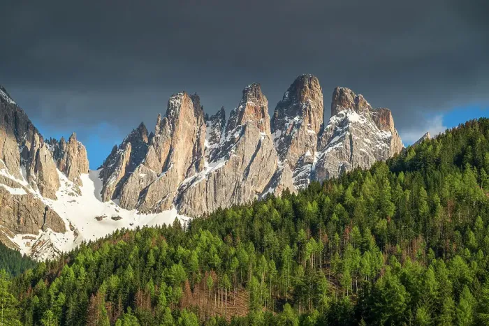 Framed Print : Scenic view over the Odle (Geislergruppe) mountain group, Dolomites, Villnoss-Val di Funes, Alto Adige-Sudtirol, Italy Framed Print : Scenic view over the Odle (Geislergruppe) mountain group, Dolomites, Villnoss-Val di Funes, Alto Adige-Sudtirol, Italy