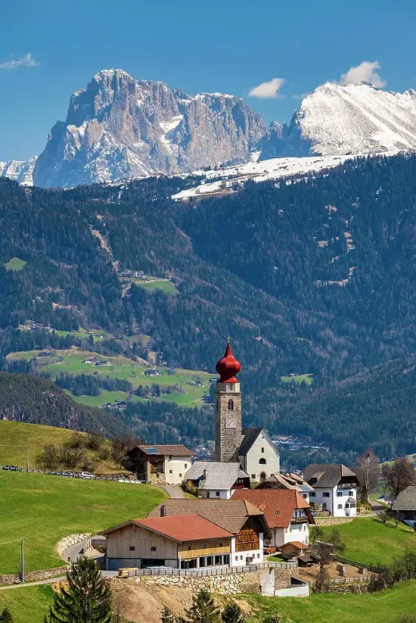 Framed Print : Scenic view of Ritten-Renon high plateau with Sassolungo (Langkofel) mountain in the background, Trentino-Alto Adige / Sudtirol, Italy Framed Print : Scenic view of Ritten-Renon high plateau with Sassolungo (Langkofel) mountain in the background, Trentino-Alto Adige / Sudtirol, Italy