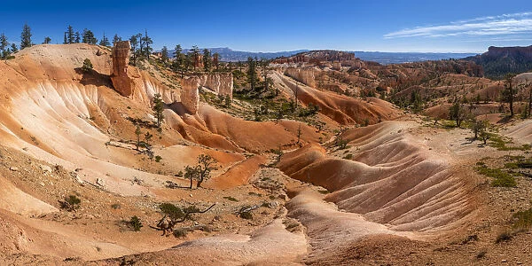 Scenic view of rock formations from Queens Garden Trail, Bryce Canyon National Park, Utah