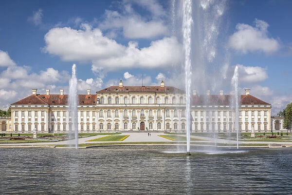Schleissheim New Palace with the large fountain, Oberschleissheim, Upper Bavaria, Bavaria, Germany
