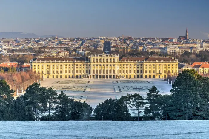 Framed Print : Schonbrunn Palace, Vienna, Austria Framed Print : Schonbrunn Palace, Vienna, Austria