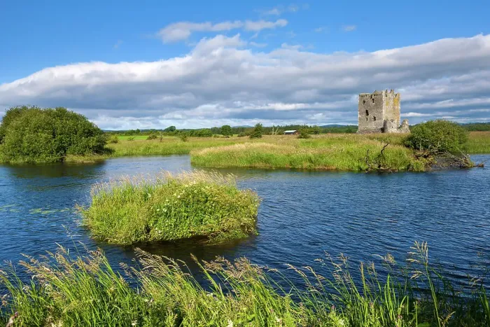 Framed Print : Scotland, Dumfries and Galloway, Threave Castle, River Dee Framed Print : Scotland, Dumfries and Galloway, Threave Castle, River Dee