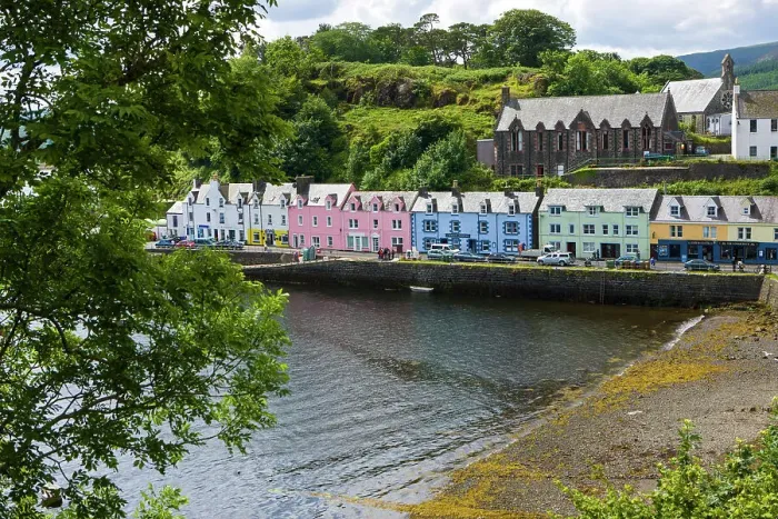 Framed Print : Scotland, Isle of Skye, Portree village Framed Print : Scotland, Isle of Skye, Portree village