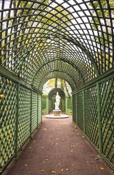 Framed Print : A sculpture in the Summer garden (Letniy sad), Saint Petersburg, Russia Framed Print : A sculpture in the Summer garden (Letniy sad), Saint Petersburg, Russia