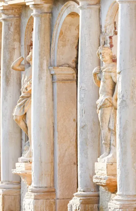 Framed Print : Sculptures on the Neoclassical Faazade of the Palazzo Giusti on the Canal Grande, Venice Framed Print : Sculptures on the Neoclassical Faazade of the Palazzo Giusti on the Canal Grande, Venice