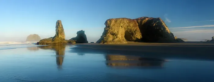 Framed Print : Sea stack rocks on Bandon Beach at low tide at dawn, Bandon, Oregon, USA