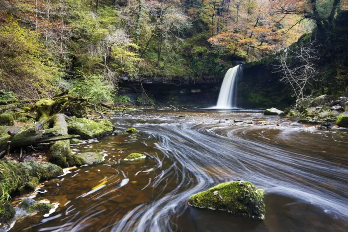Framed Print : Sgwd Gwladus waterfall surrounded by autumnal foliage, near Ystradfellte, Brecon Beacons Framed Print : Sgwd Gwladus waterfall surrounded by autumnal foliage, near Ystradfellte, Brecon Beacons