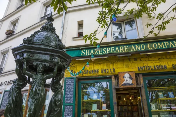 Framed Print : Shakespeare and Company bookshop, Paris, France Framed Print : Shakespeare and Company bookshop, Paris, France