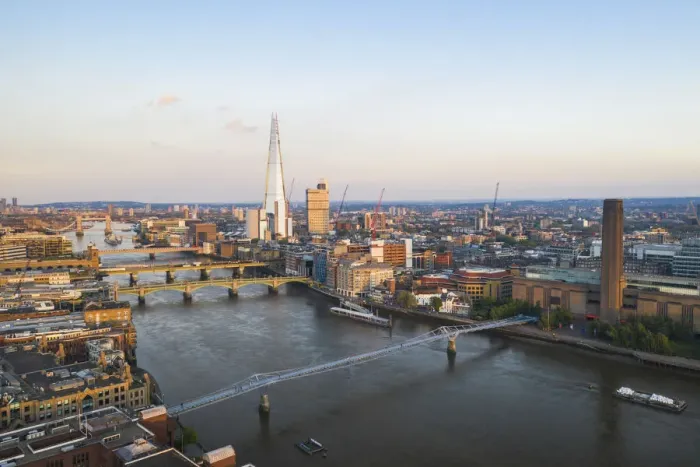 Framed Print : the Shard, Tate modern and the river thames bathing in the afternoon light, London Framed Print : the Shard, Tate modern and the river thames bathing in the afternoon light, London