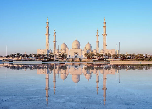 Sheikh Zayed bin Sultan Al Nahyan Grand Mosque at sunrise, Abu Dhabi, United Arab