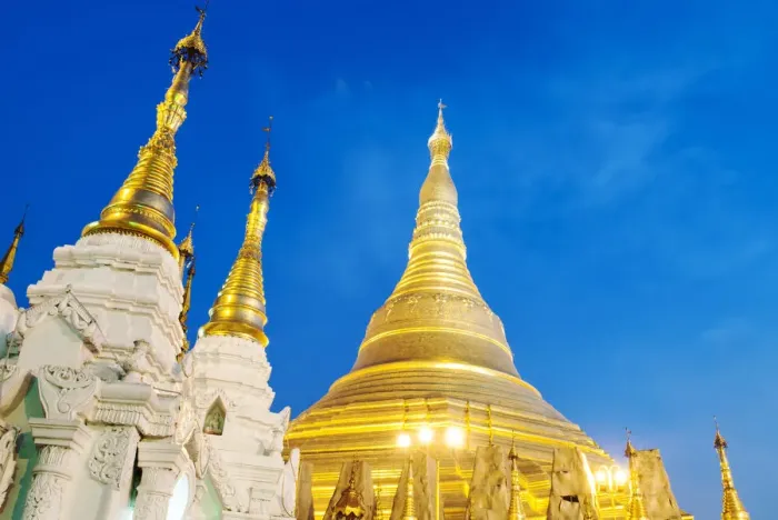 Framed Print : Shwedagon Pagoda at sunset, Yangon, Burma (Myanmar) Framed Print : Shwedagon Pagoda at sunset, Yangon, Burma (Myanmar)