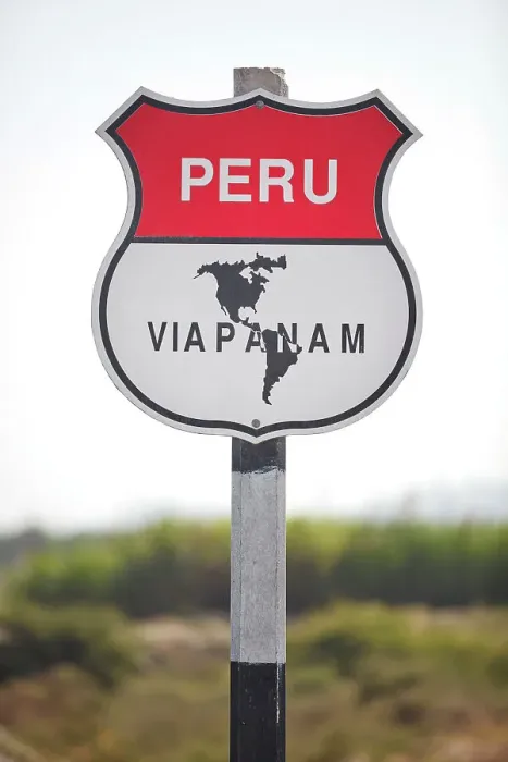Framed Print : A signboard on the Pan-American Highway, Ica, Peru Framed Print : A signboard on the Pan-American Highway, Ica, Peru