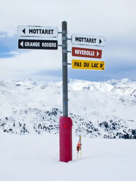 Framed Print : Signpost for skiers on the pistes above Meribel-Mottaret, Meribel, Three Valleys Framed Print : Signpost for skiers on the pistes above Meribel-Mottaret, Meribel, Three Valleys