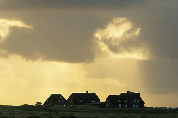 Silhouettes of houses in dramatic light, Ellenbogen, Sylt, Nordfriesland, Schleswig-Holstein, Germany