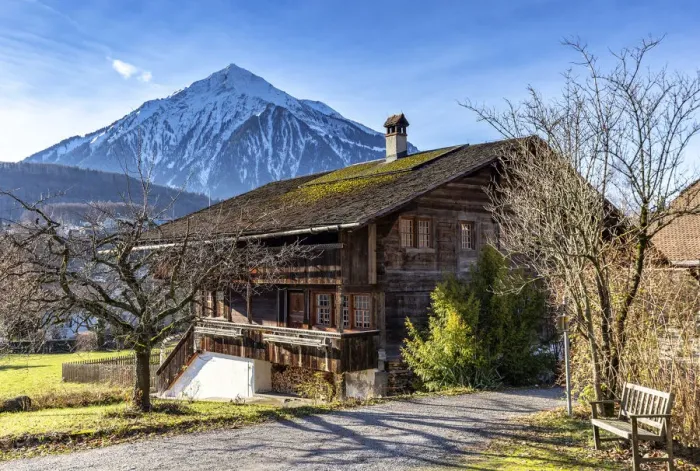 Framed Print : Simmentalerhaus museum with Mount Niesen in the background. Spiez, Canton of Bern Framed Print : Simmentalerhaus museum with Mount Niesen in the background. Spiez, Canton of Bern