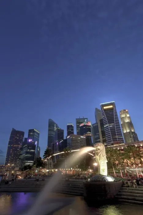 Framed Print : Singapore, Merlion Park and Singapore Skyline Framed Print : Singapore, Merlion Park and Singapore Skyline