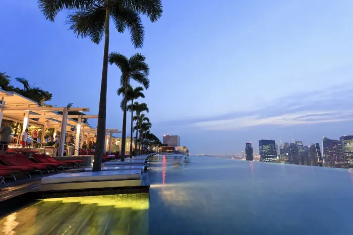 Framed Print : Singapore, swimmingpool and Singapore Skyline on the 57th floor of Marina Bay Sands Framed Print : Singapore, swimmingpool and Singapore Skyline on the 57th floor of Marina Bay Sands