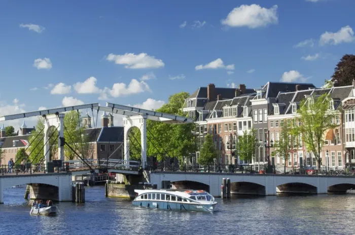 Framed Print : Skinny Bridge (Magere Brug) on Amstel River, Amsterdam, Netherlands Framed Print : Skinny Bridge (Magere Brug) on Amstel River, Amsterdam, Netherlands